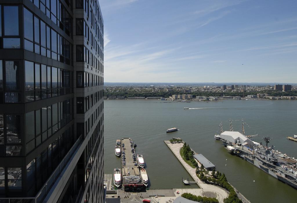 Global Luxury Suites At Sky New York City Exterior photo